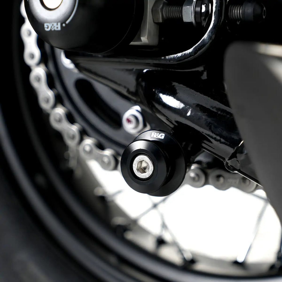 R&G | R&G M8 Paddock Stand Bobbins for Suzuki Hayabusa – Black