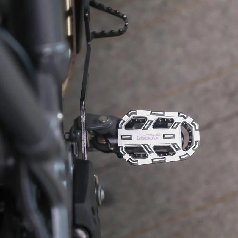 CJT010 | BMW | G310GS (2017-) F750GS(2017-) F850GS(2021-) S1000XR(-2020) R1200GS(2013-) R1200GS Adventure(2014-) R1250GS(2019-) R1250GS Adventure(2019-) R1300GS(2023-) | Loboo | Foot rest pedals - Image 4