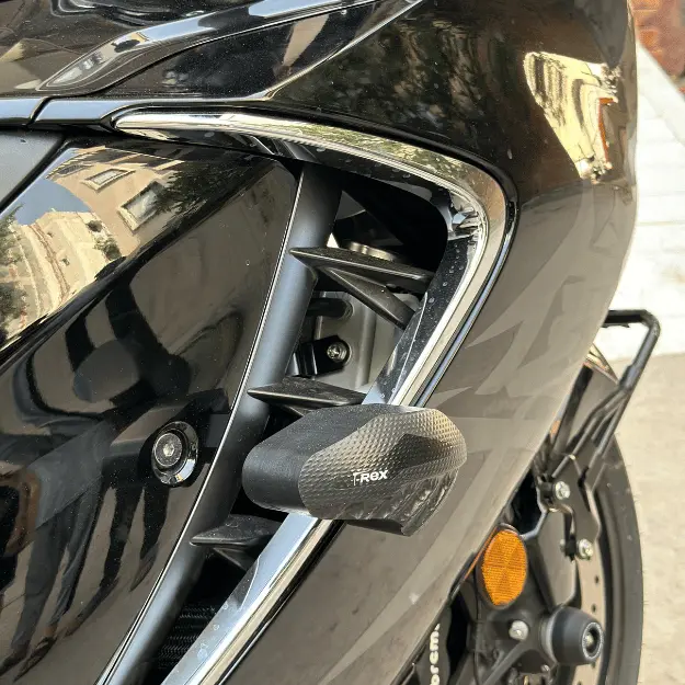 BLK-15312 | SUZUKI | Hayabusa Gen 3 | 2021 - 2025 | T-Rex | NO CUT FRAME SLIDERS - Image 4